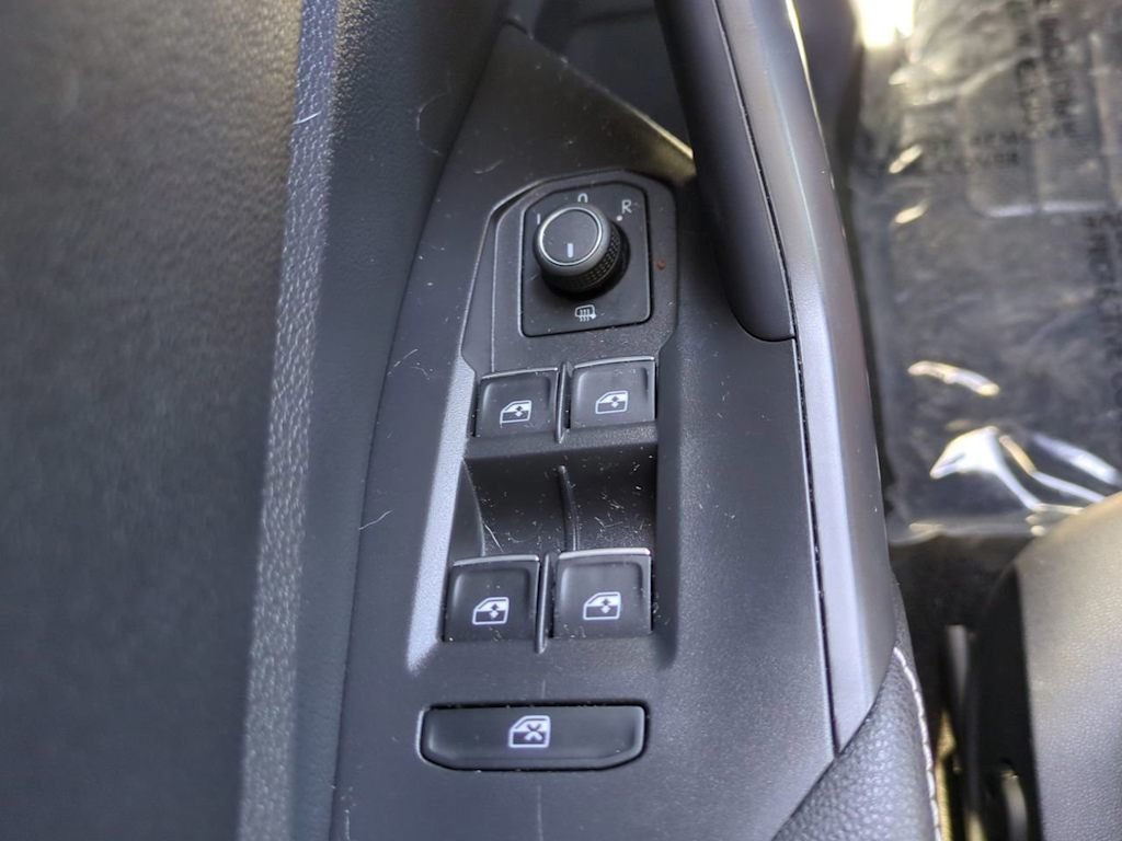 Thumbnail: 2024 Volkswagen Jetta - 25