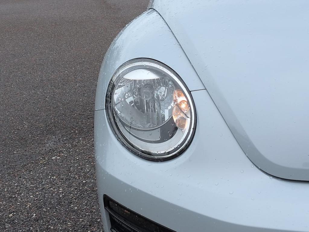 Thumbnail: 2018 Volkswagen Beetle - 17