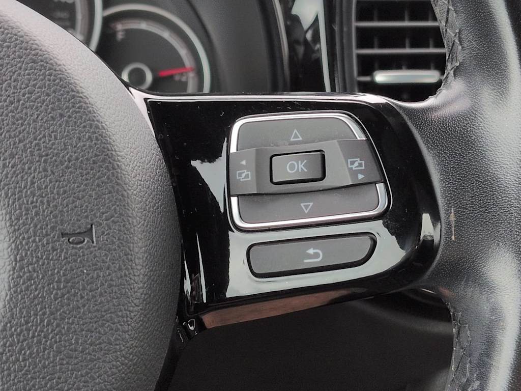 Thumbnail: 2018 Volkswagen Beetle - 25