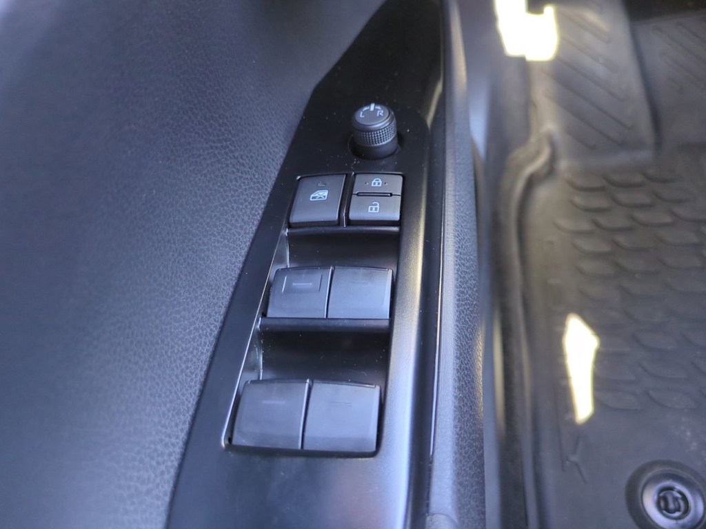 Thumbnail: 2025 Toyota Camry - 21