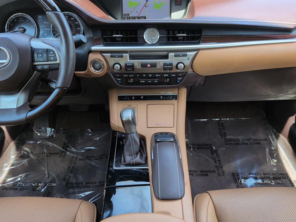 Thumbnail: 2016 Lexus ES - 13