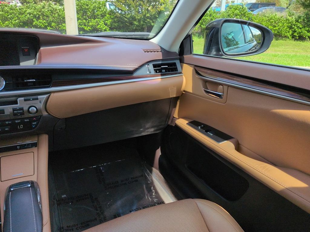 Thumbnail: 2016 Lexus ES - 20