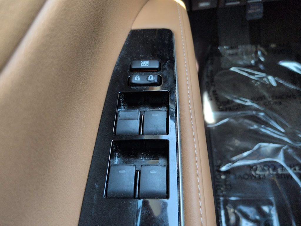 Thumbnail: 2016 Lexus ES - 25