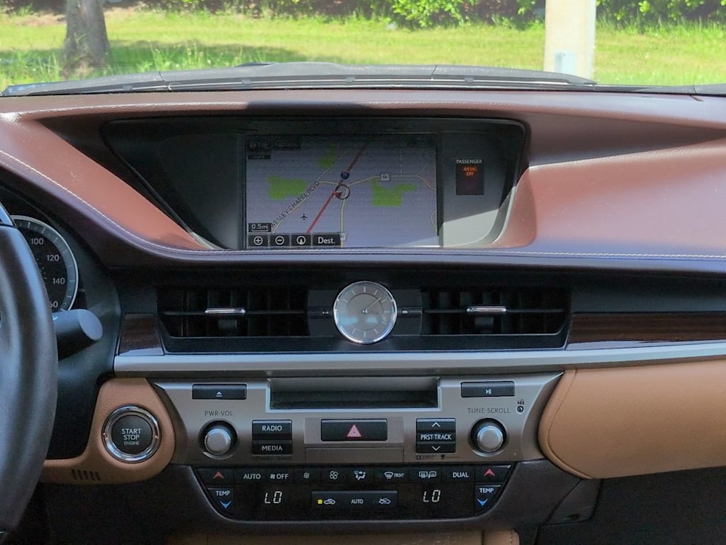 Thumbnail: 2016 Lexus ES - 14