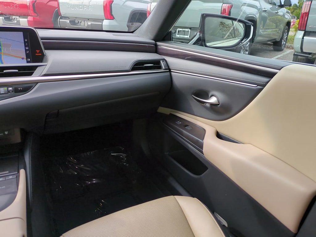 Thumbnail: 2019 Lexus ES - 20