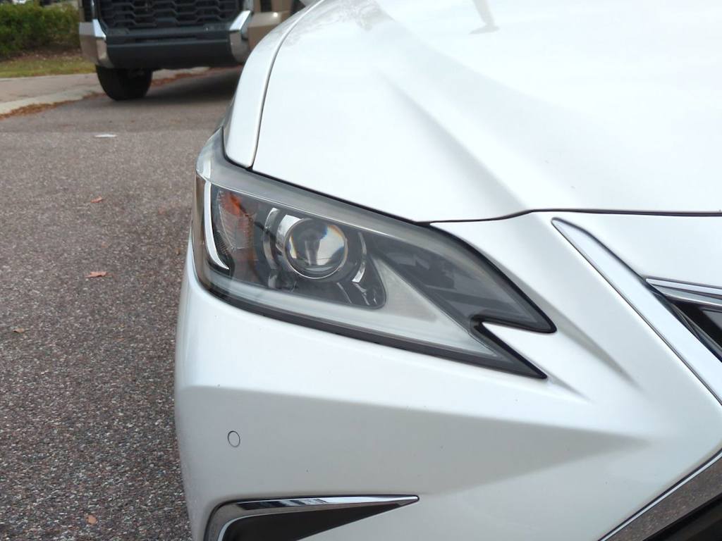 Thumbnail: 2019 Lexus ES - 18