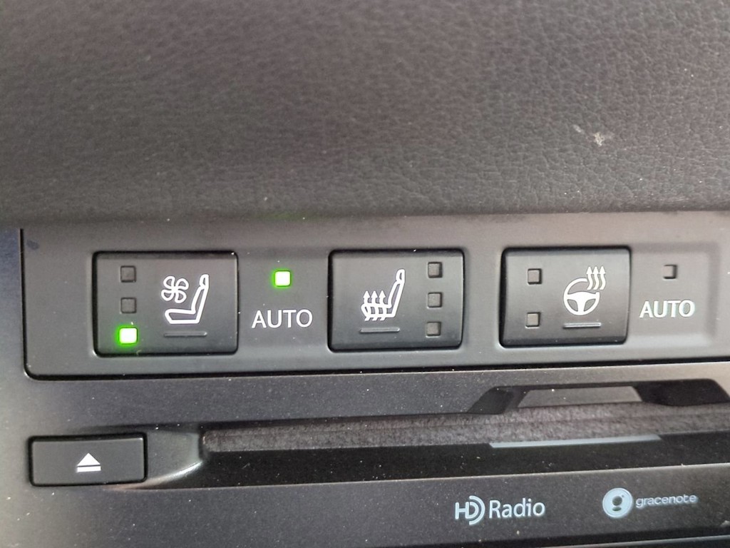 Thumbnail: 2019 Lexus ES - 25