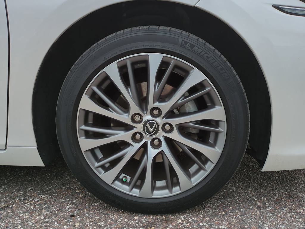 Thumbnail: 2019 Lexus ES - 7