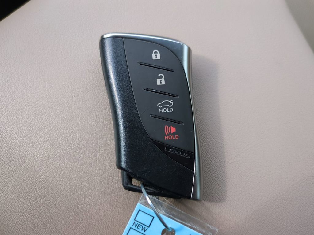 Thumbnail: 2019 Lexus ES - 15