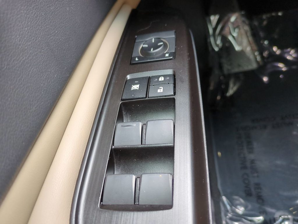 Thumbnail: 2019 Lexus ES - 26