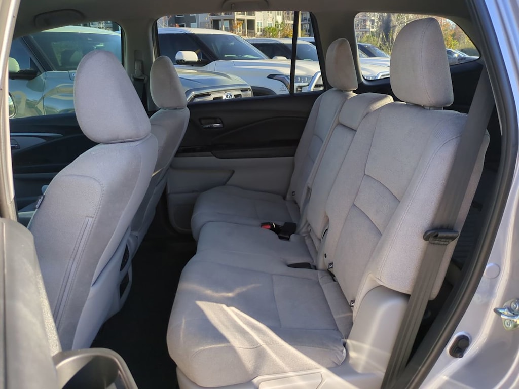 Thumbnail: 2019 Honda Pilot - 11