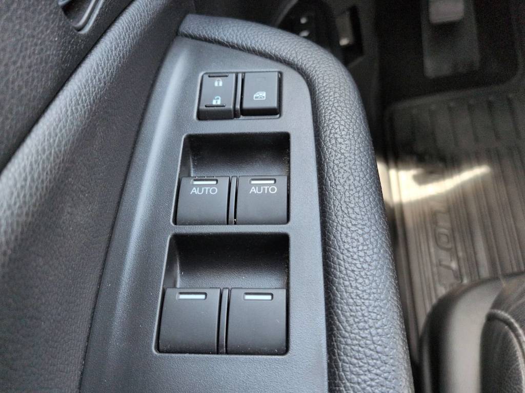 Thumbnail: 2017 Honda Pilot - 27