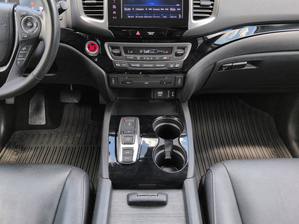 Thumbnail: 2017 Honda Pilot - 11