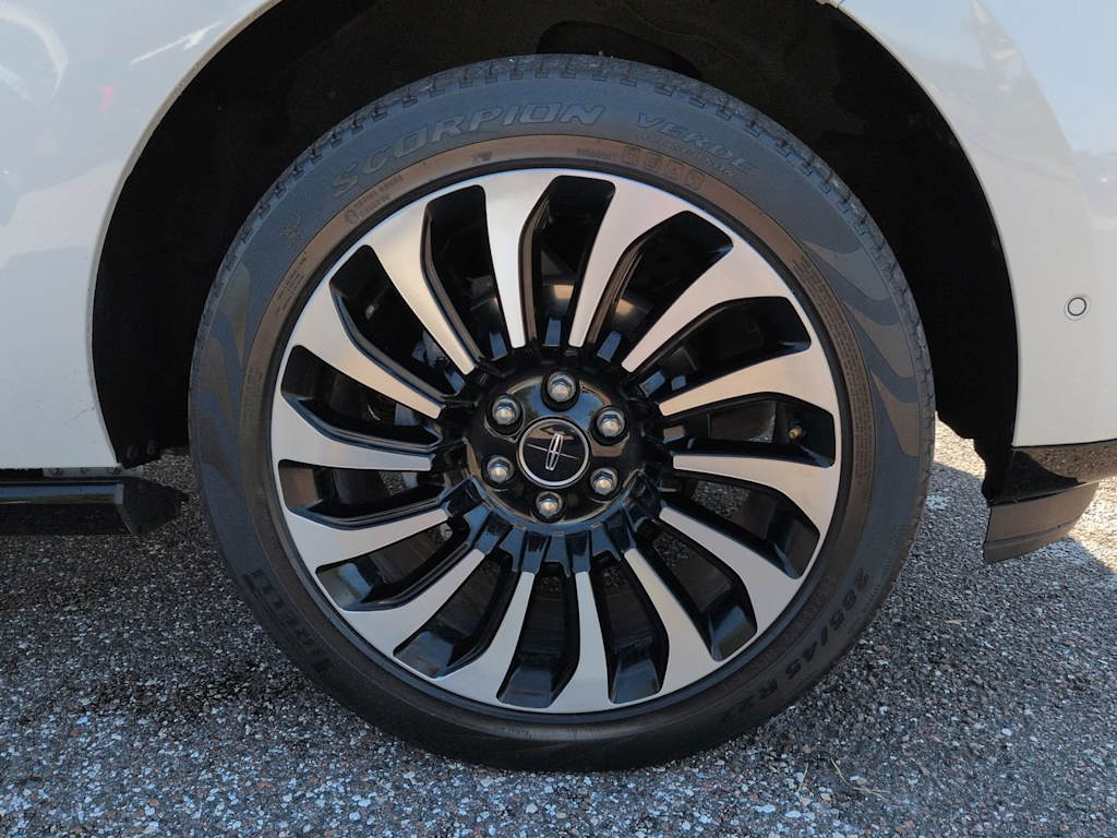 Thumbnail: 2022 Lincoln Navigator L - 7