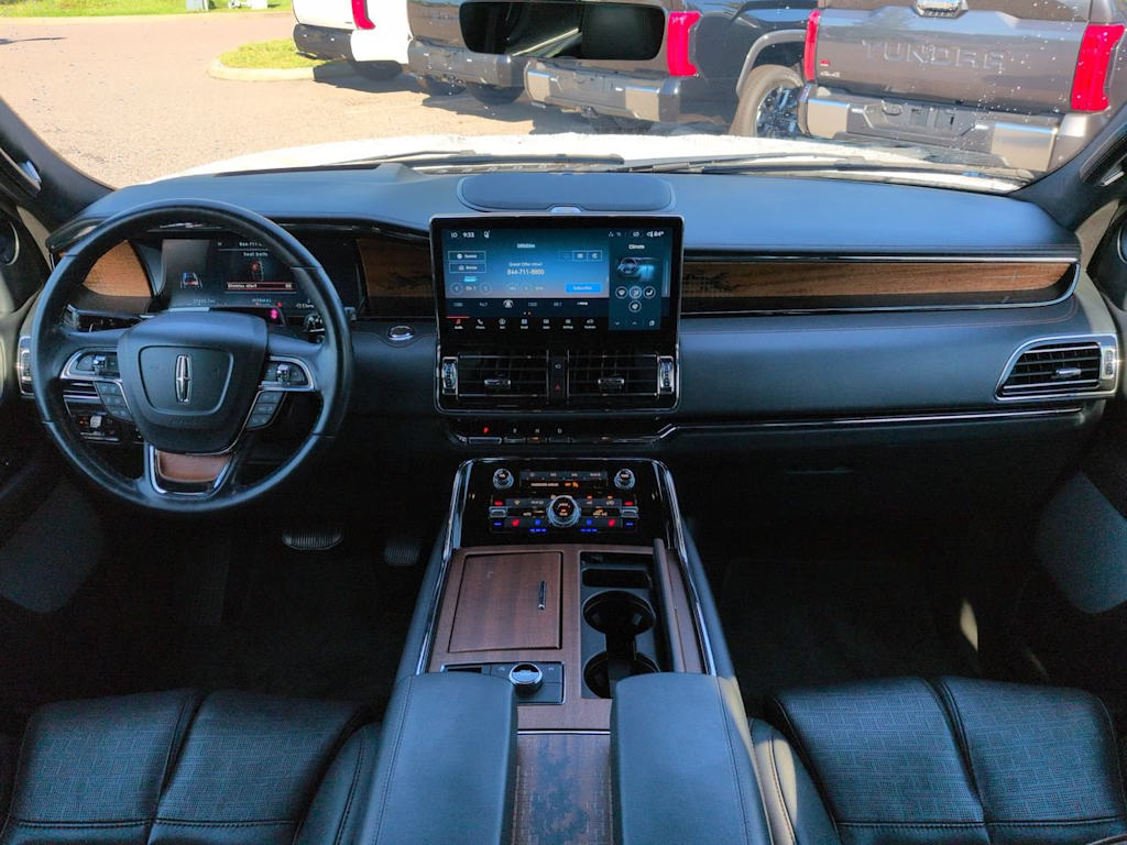 Thumbnail: 2022 Lincoln Navigator L - 2