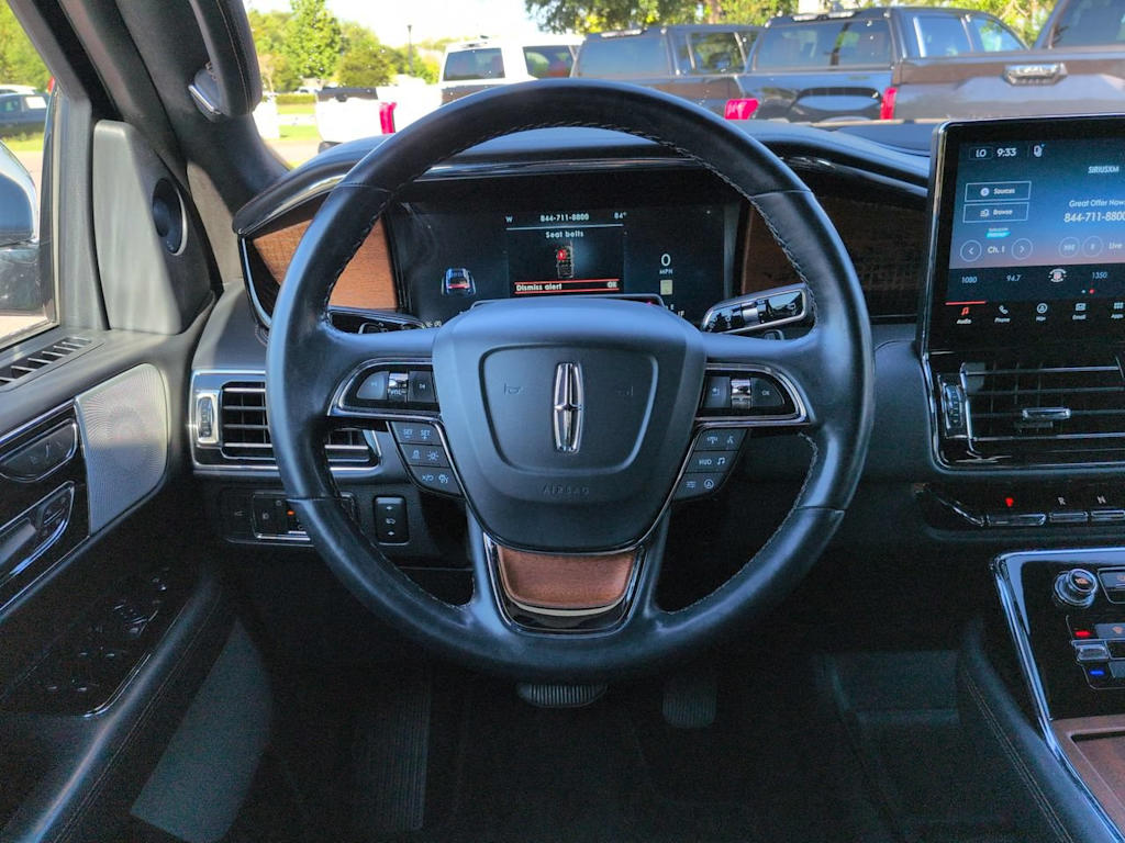 Thumbnail: 2022 Lincoln Navigator L - 8