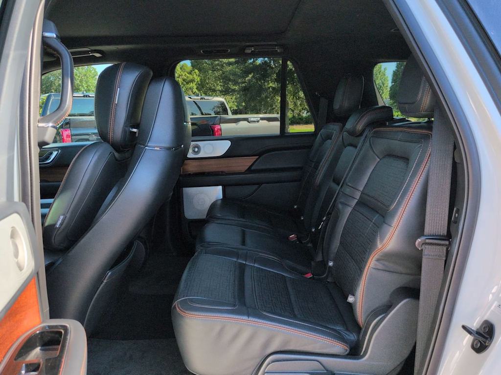 Thumbnail: 2022 Lincoln Navigator L - 19