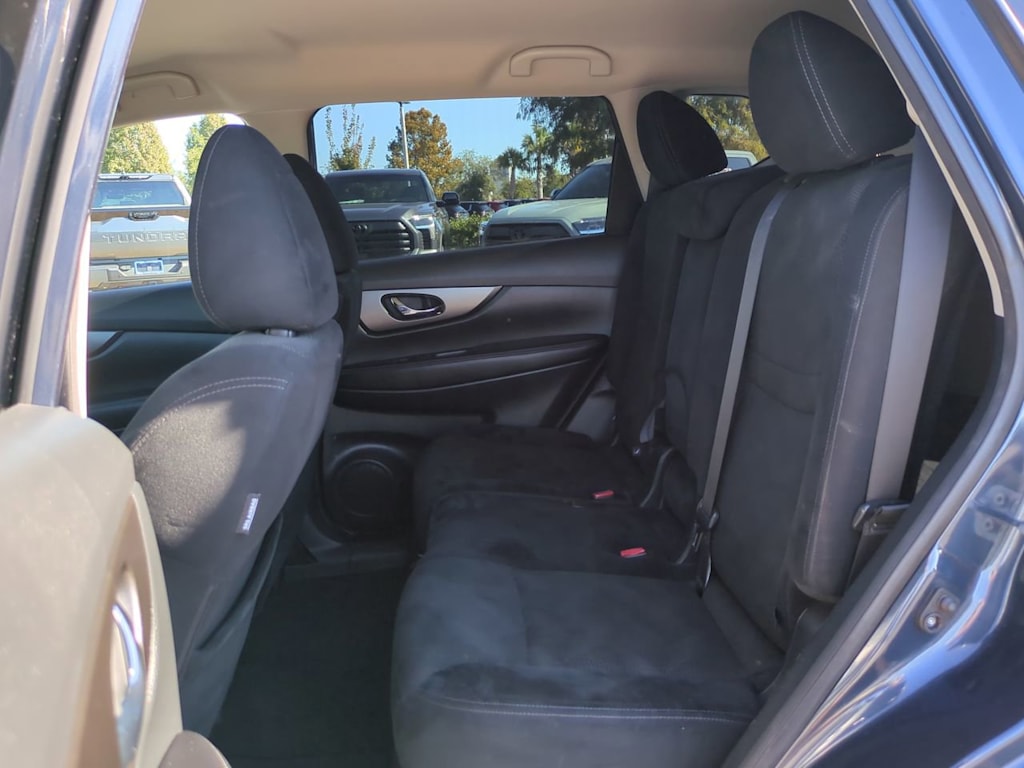 Thumbnail: 2015 Nissan Rogue - 19