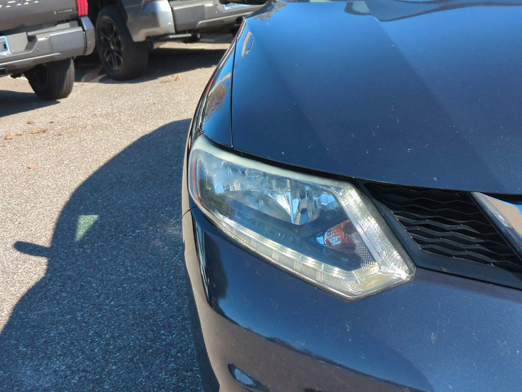 Thumbnail: 2015 Nissan Rogue - 18