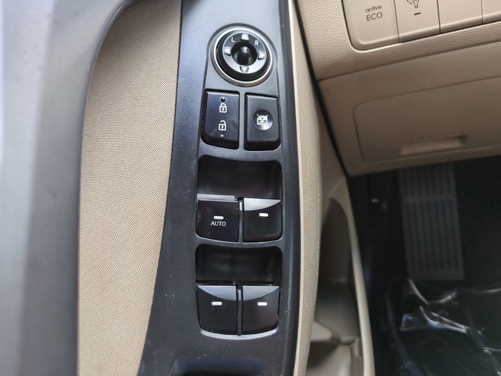 Thumbnail: 2016 Hyundai Elantra - 23