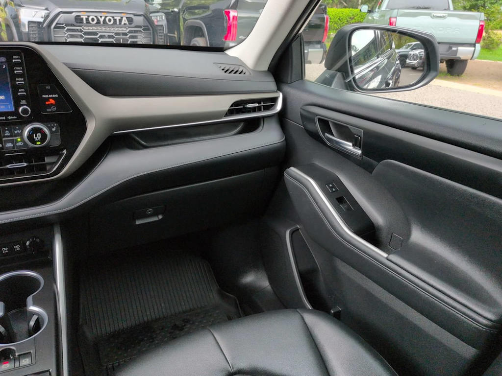 Thumbnail: 2021 Toyota Highlander - 21