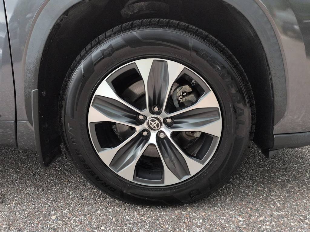 Thumbnail: 2021 Toyota Highlander - 7