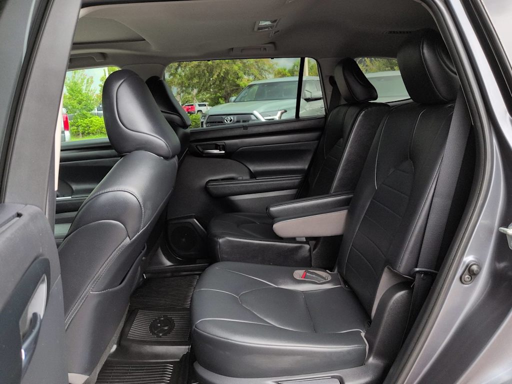 Thumbnail: 2021 Toyota Highlander - 20