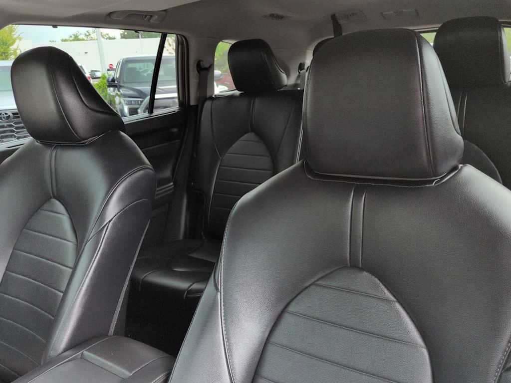 Thumbnail: 2021 Toyota Highlander - 10