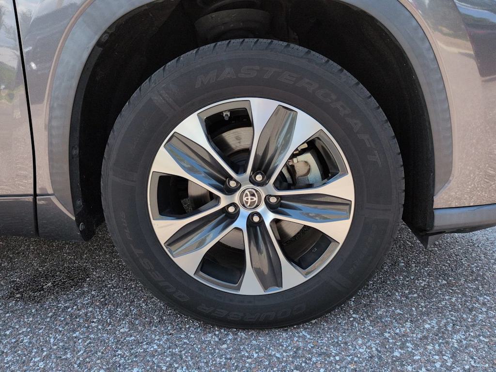 Thumbnail: 2021 Toyota Highlander - 7