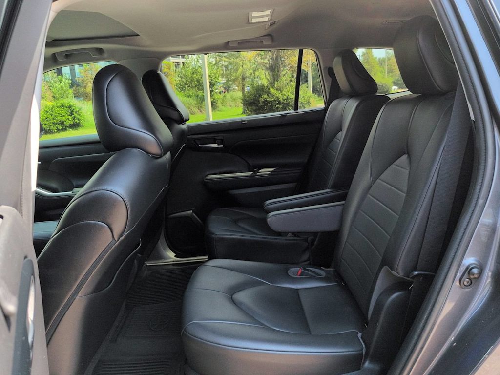 Thumbnail: 2021 Toyota Highlander - 20