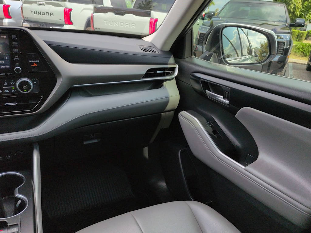 Thumbnail: 2021 Toyota Highlander - 21