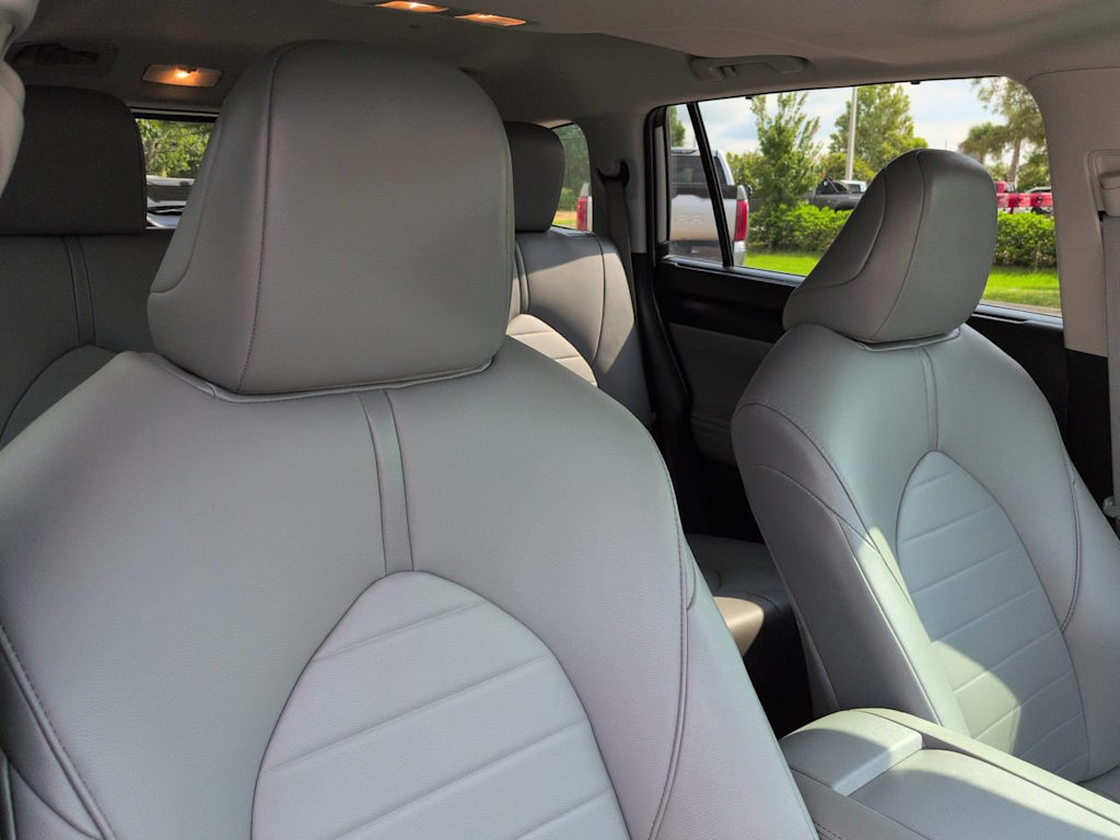 Thumbnail: 2021 Toyota Highlander - 9