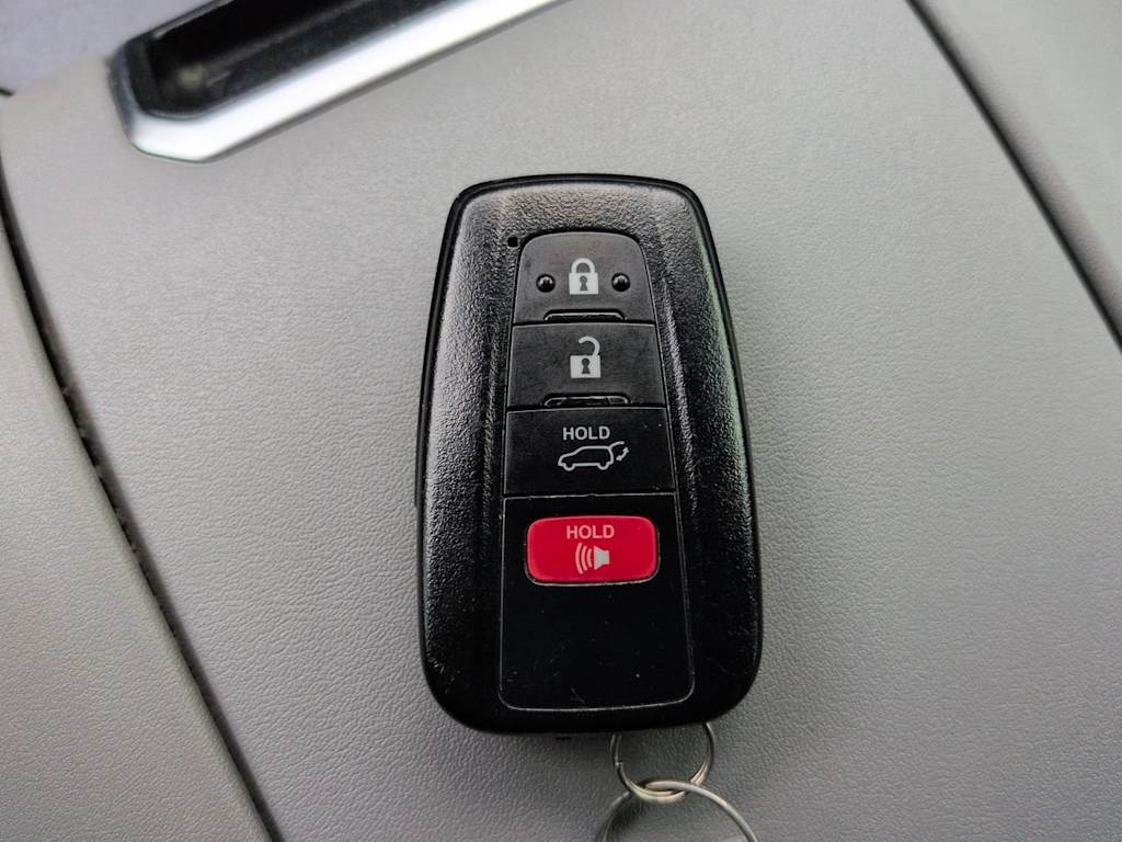 Thumbnail: 2021 Toyota Highlander - 15
