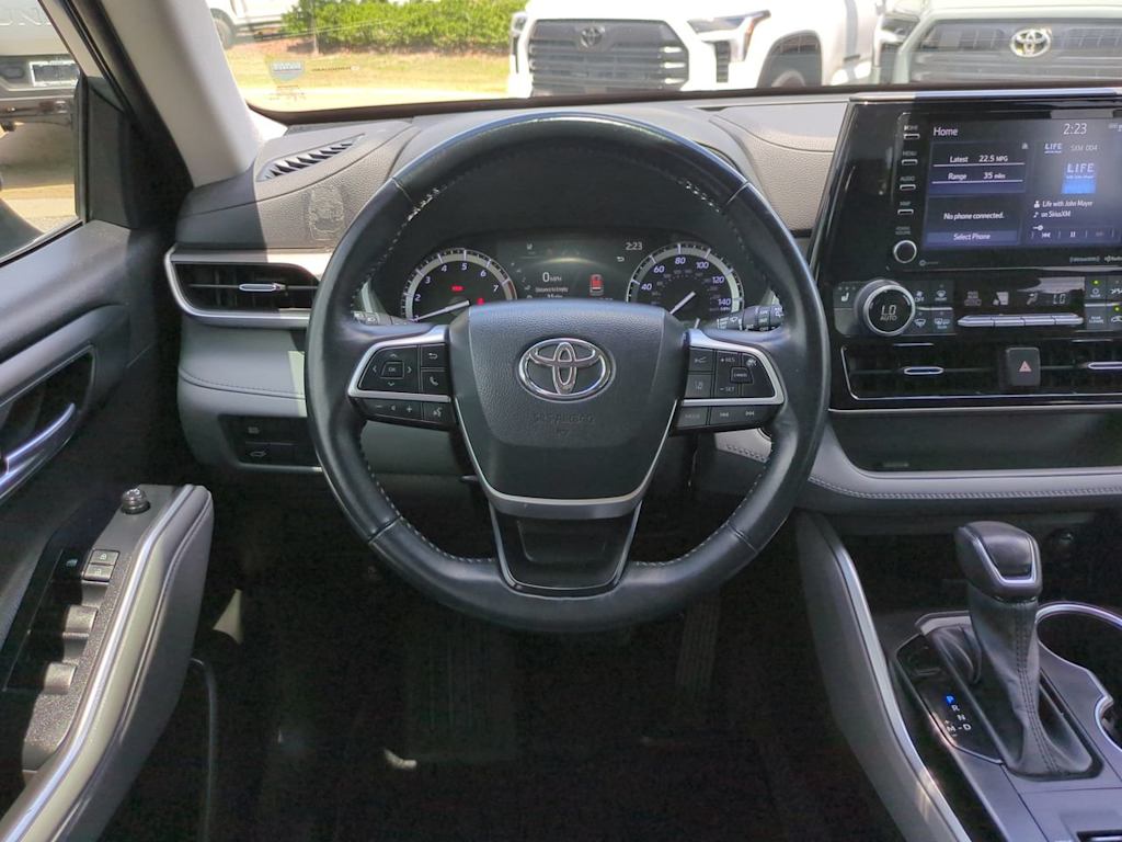 Thumbnail: 2022 Toyota Highlander - 8