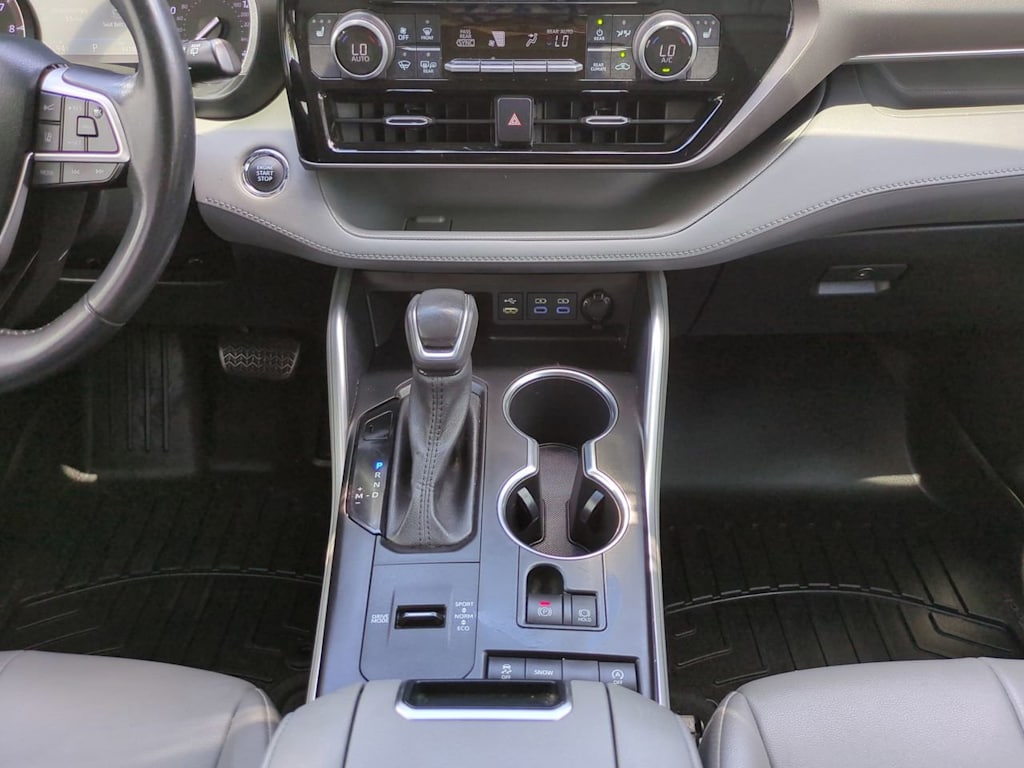 Thumbnail: 2022 Toyota Highlander - 13