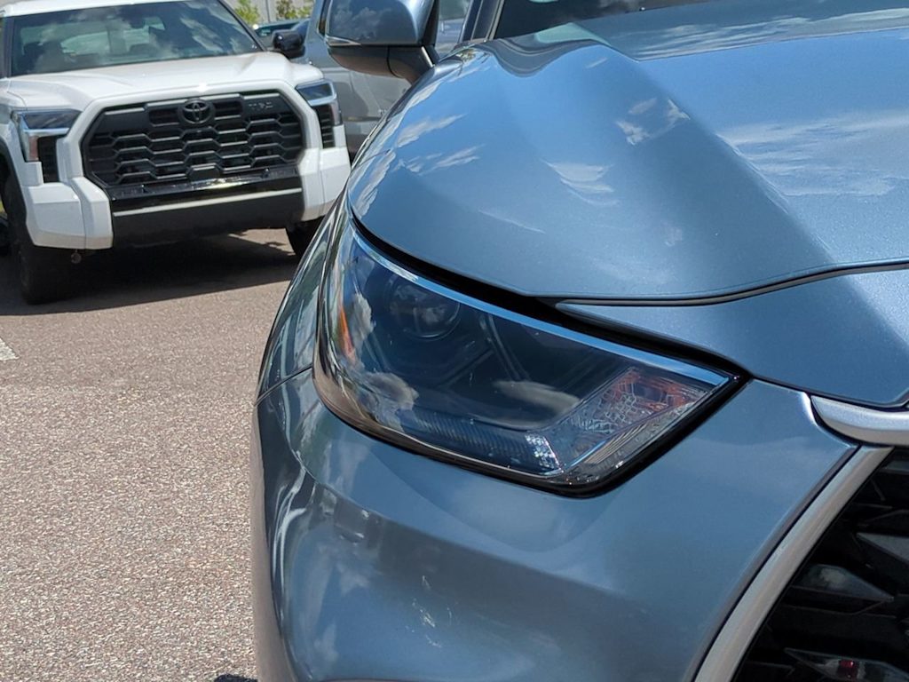Thumbnail: 2022 Toyota Highlander - 18