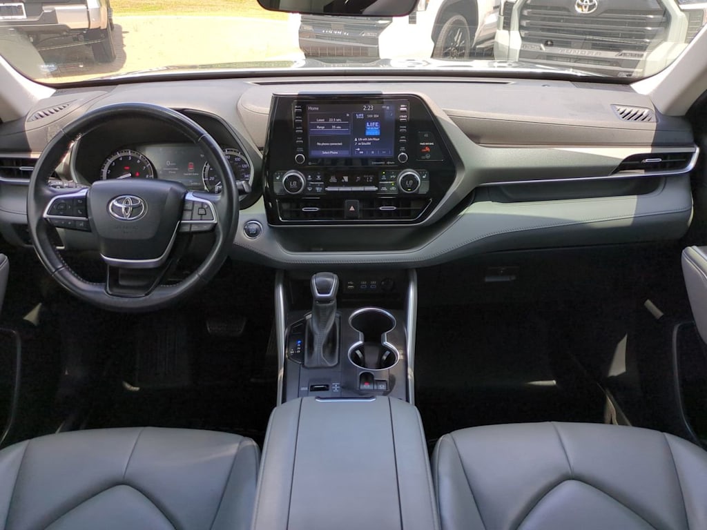 Thumbnail: 2022 Toyota Highlander - 2