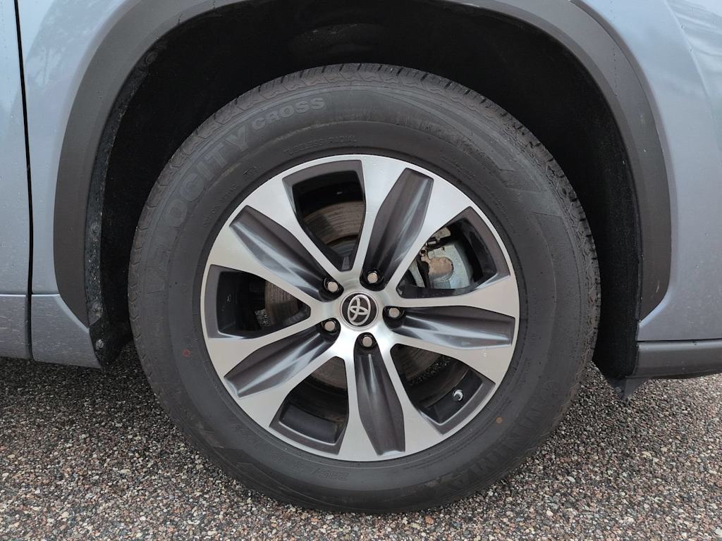 Thumbnail: 2022 Toyota Highlander - 7