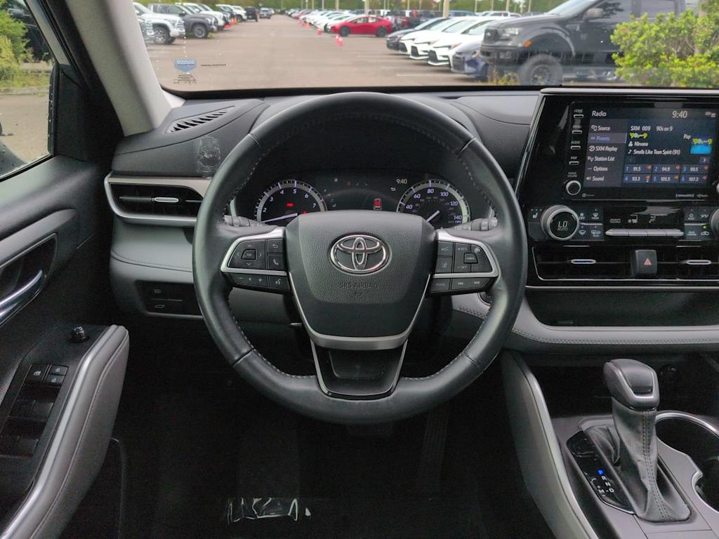 Thumbnail: 2022 Toyota Highlander - 8