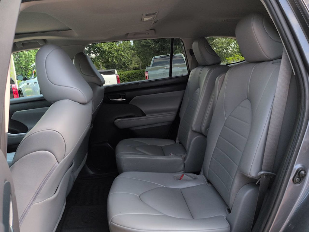 Thumbnail: 2021 Toyota Highlander - 12