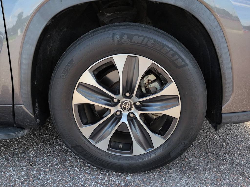Thumbnail: 2021 Toyota Highlander - 8