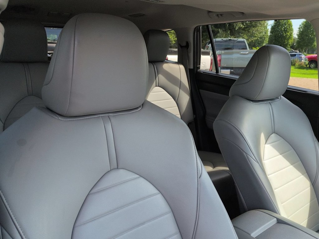 Thumbnail: 2021 Toyota Highlander - 10