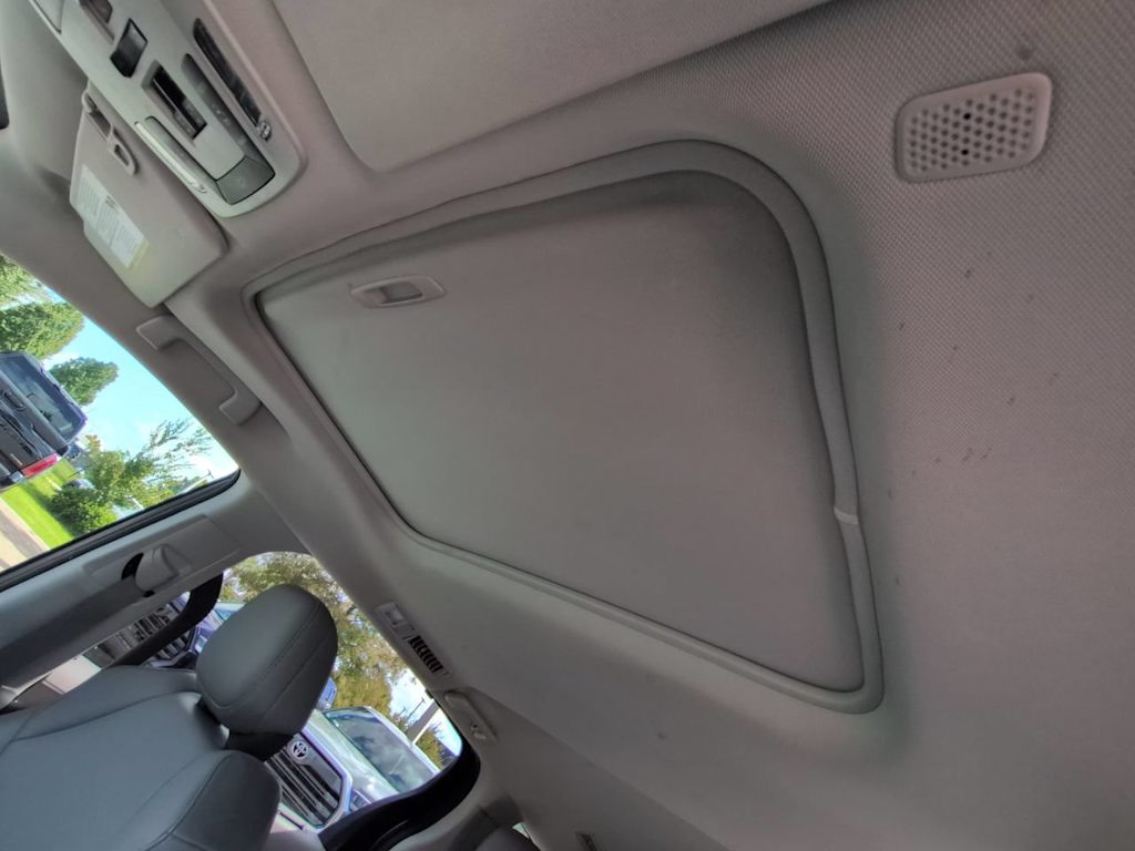 Thumbnail: 2021 Toyota Sienna - 15