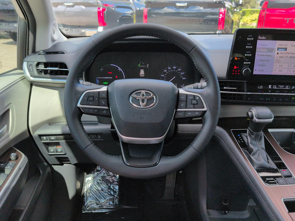 Thumbnail: 2021 Toyota Sienna - 8