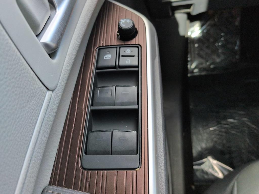 Thumbnail: 2021 Toyota Sienna - 26