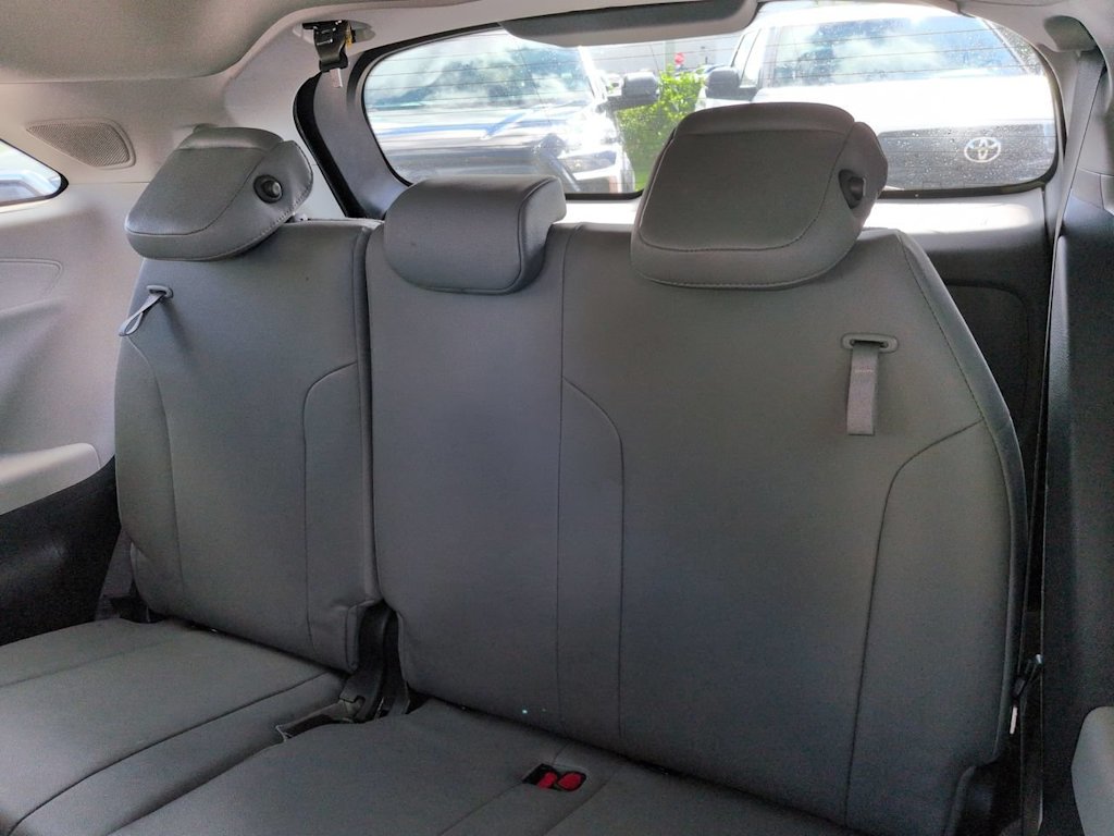Thumbnail: 2021 Toyota Sienna - 11