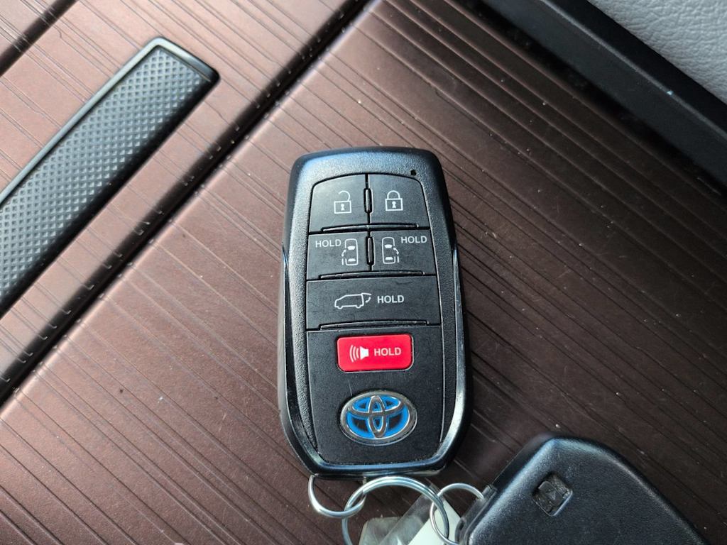 Thumbnail: 2021 Toyota Sienna - 29