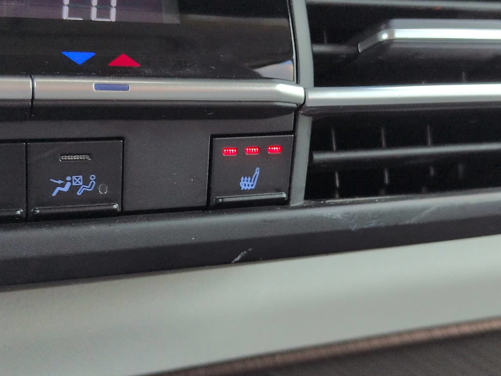 Thumbnail: 2021 Toyota Sienna - 25