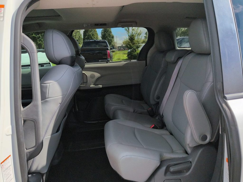 Thumbnail: 2021 Toyota Sienna - 20