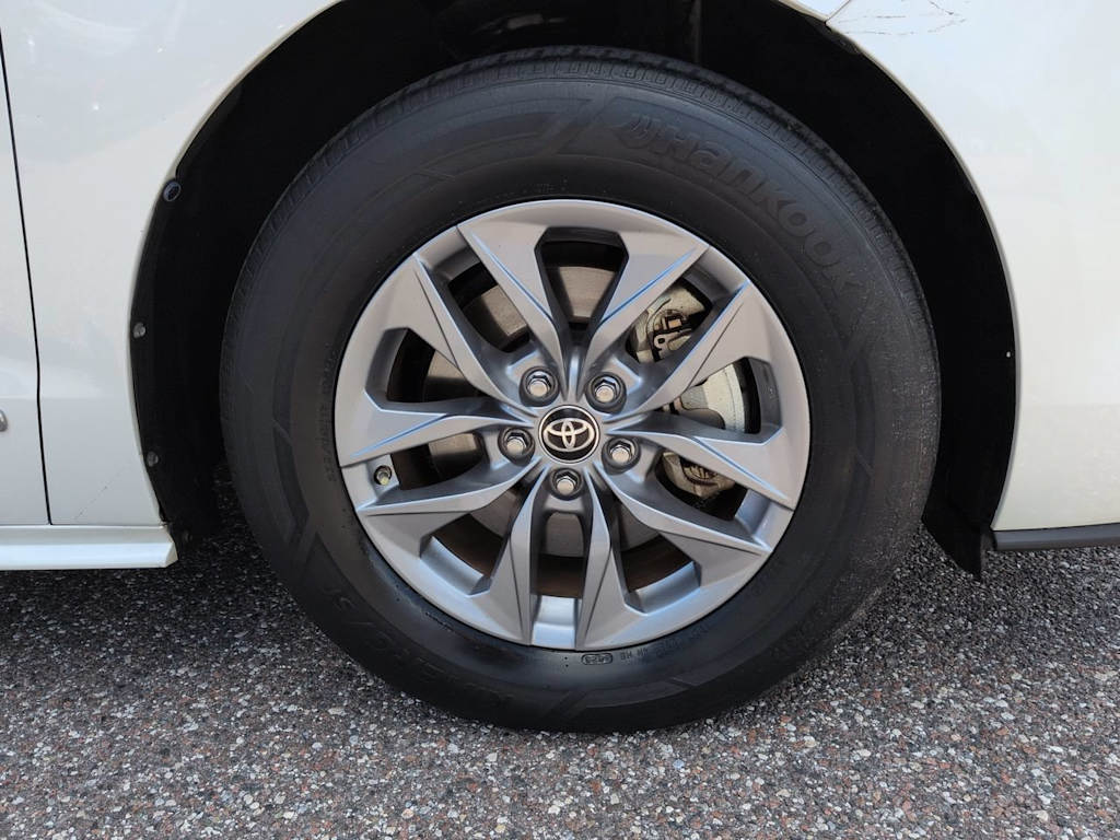 Thumbnail: 2021 Toyota Sienna - 7
